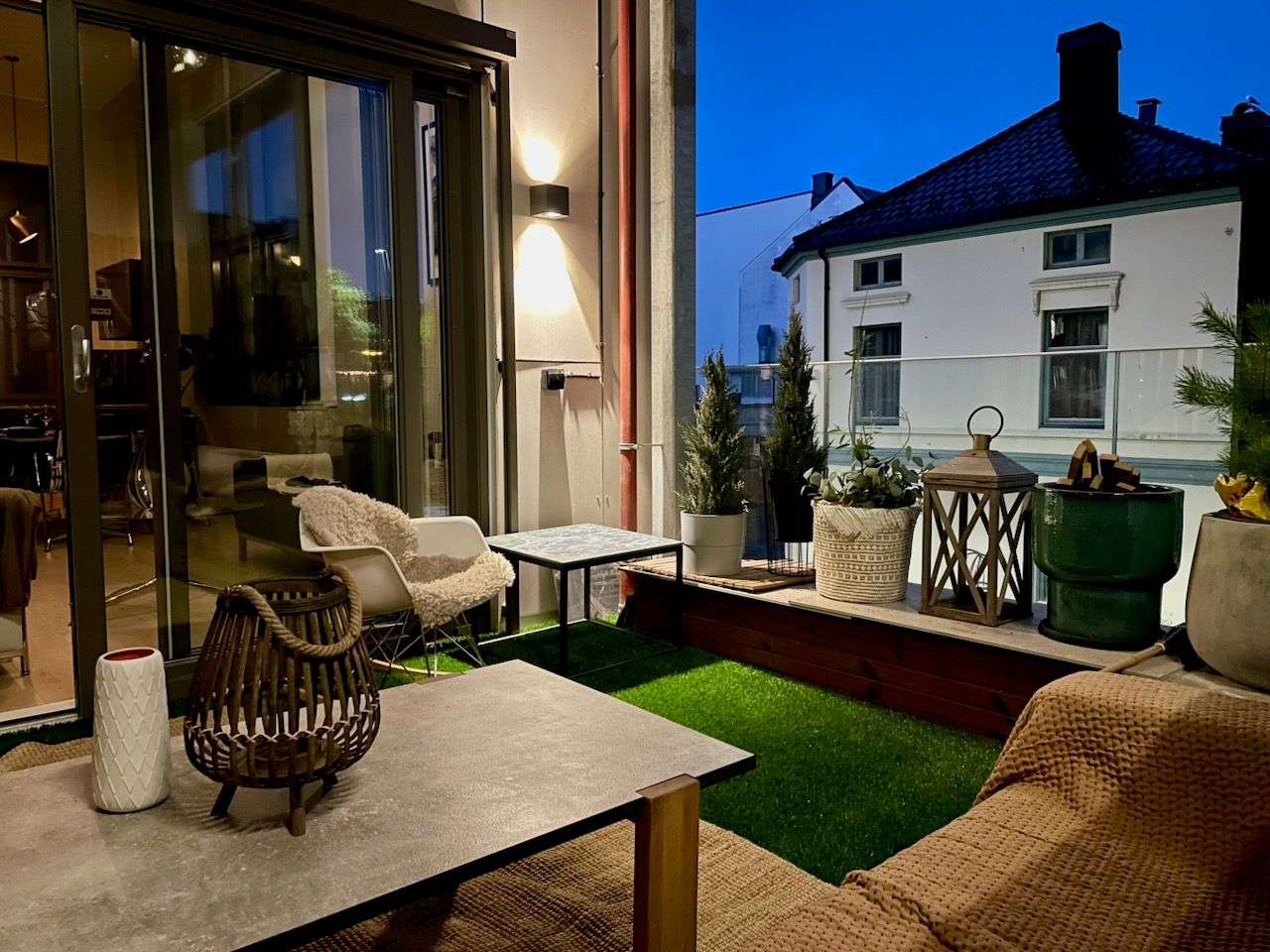 Hyggelig kveldsbilde fra balkong