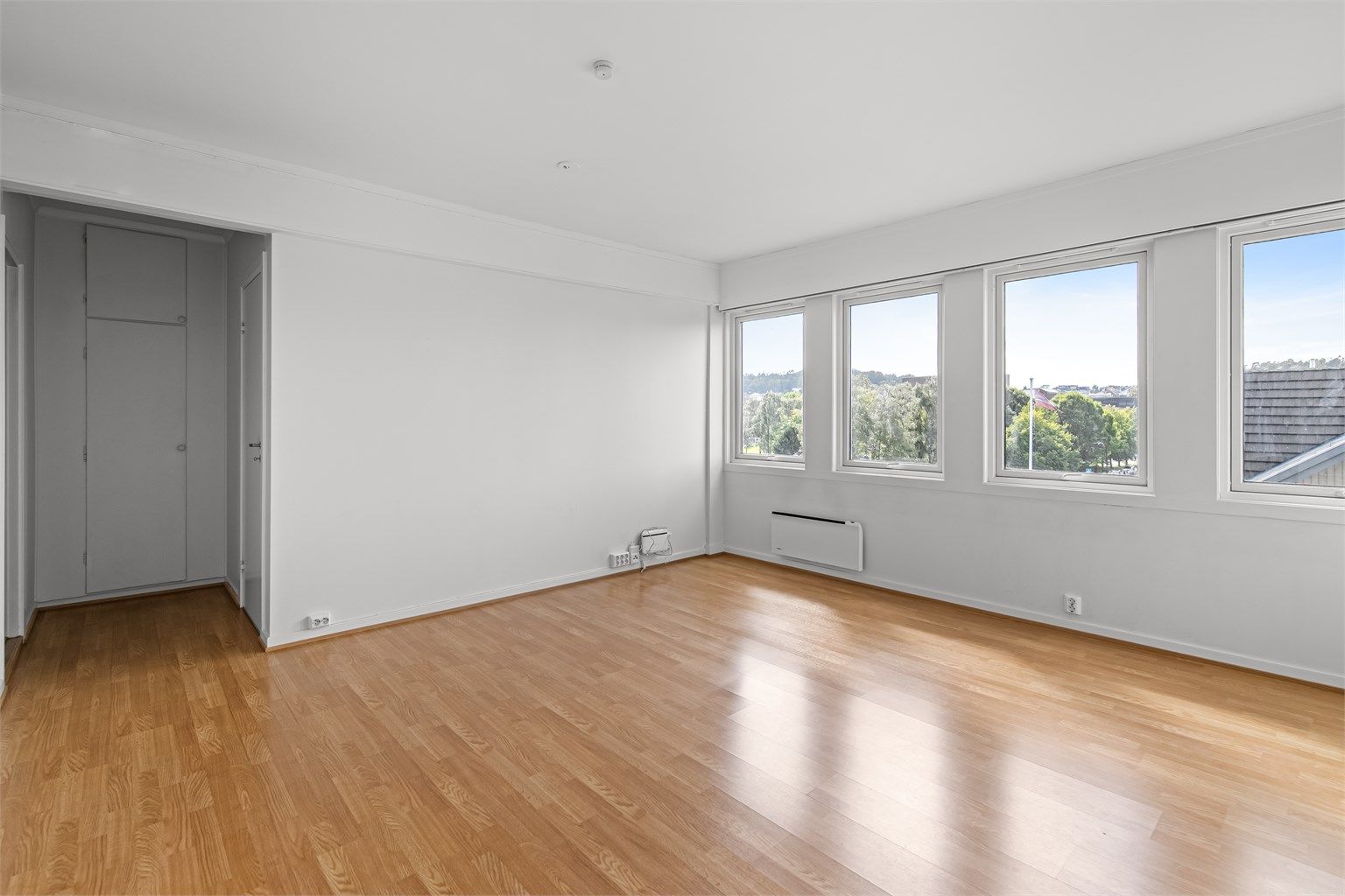 Leiligheten har utsikt ut mot badeparken og park hotell