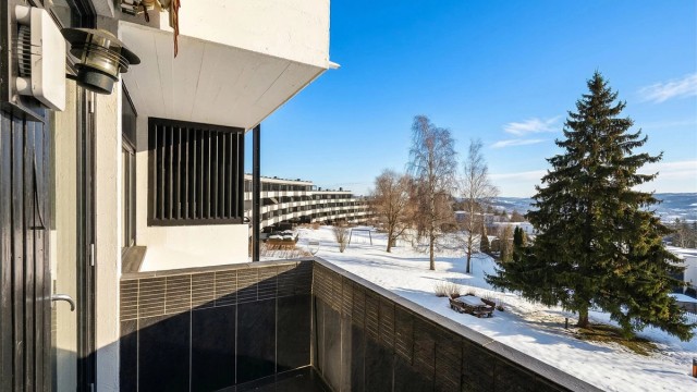 Nhut Nam Huynh har gleden av å ønske velkommen til Stalsberg Terrasse 10!