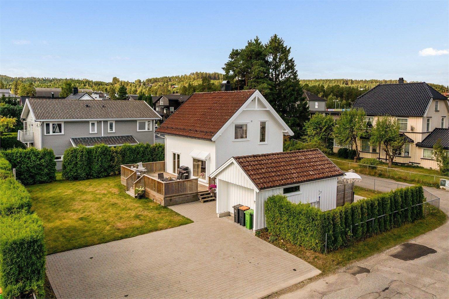 Her får du ditt eget hus, egen hage og flere fine uteplasser – samtidig som du bor sentralt i Skien.