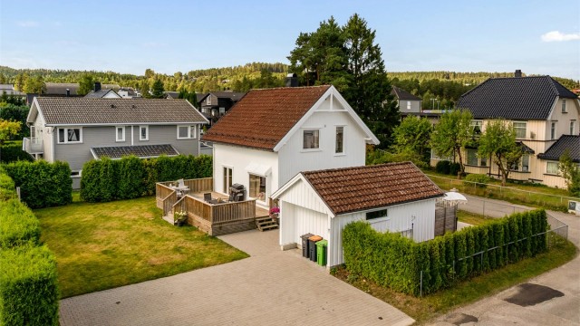 Her får du ditt eget hus, egen hage og flere fine uteplasser – samtidig som du bor sentralt i Skien.