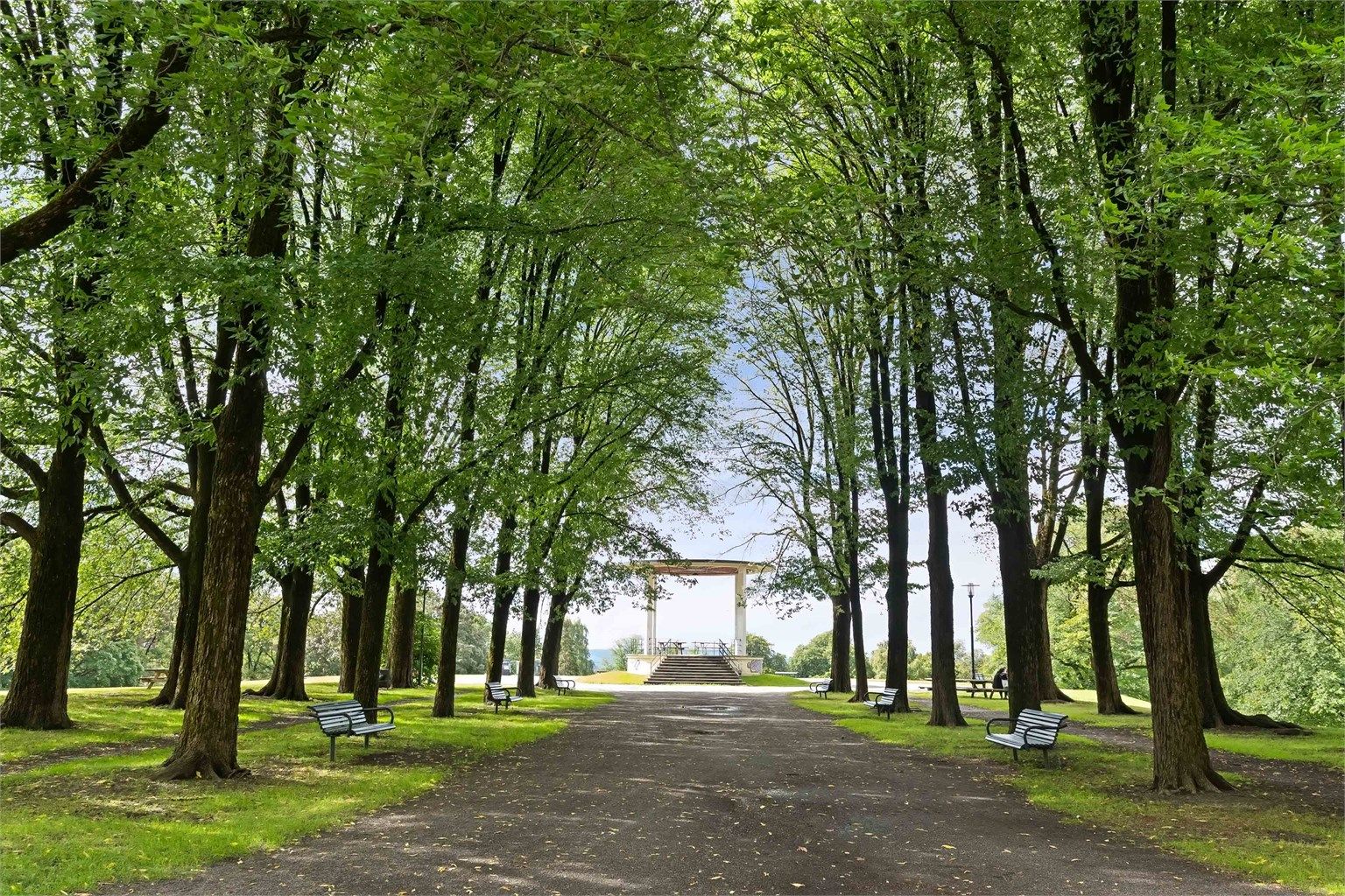 Torshovparken, en av byens flotteste parker, ligger også en kort spasertur unna