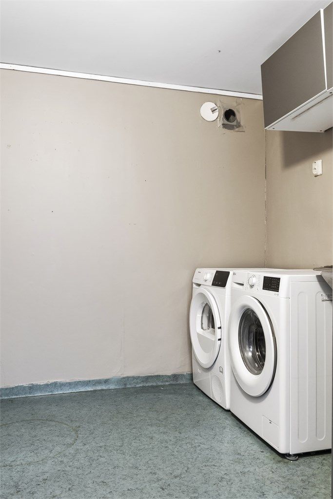 Separat vaskerom i underetasjen gir en praktisk hverdag. (tidligere sportsrom i følge byggetegninger, ikke bruksendret)