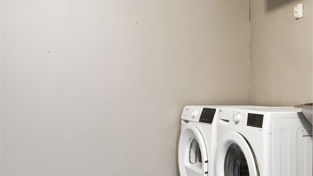 Separat vaskerom i underetasjen gir en praktisk hverdag. (tidligere sportsrom i følge byggetegninger, ikke bruksendret)