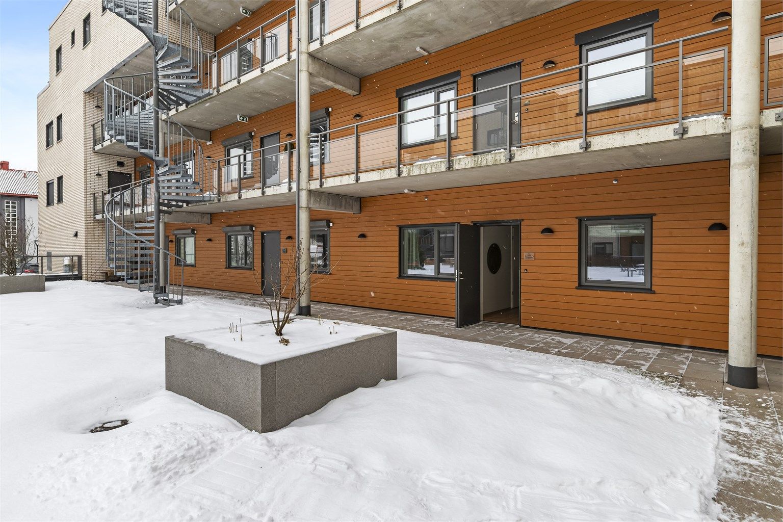 Stensatt svalegang og nydelige fellesarealer