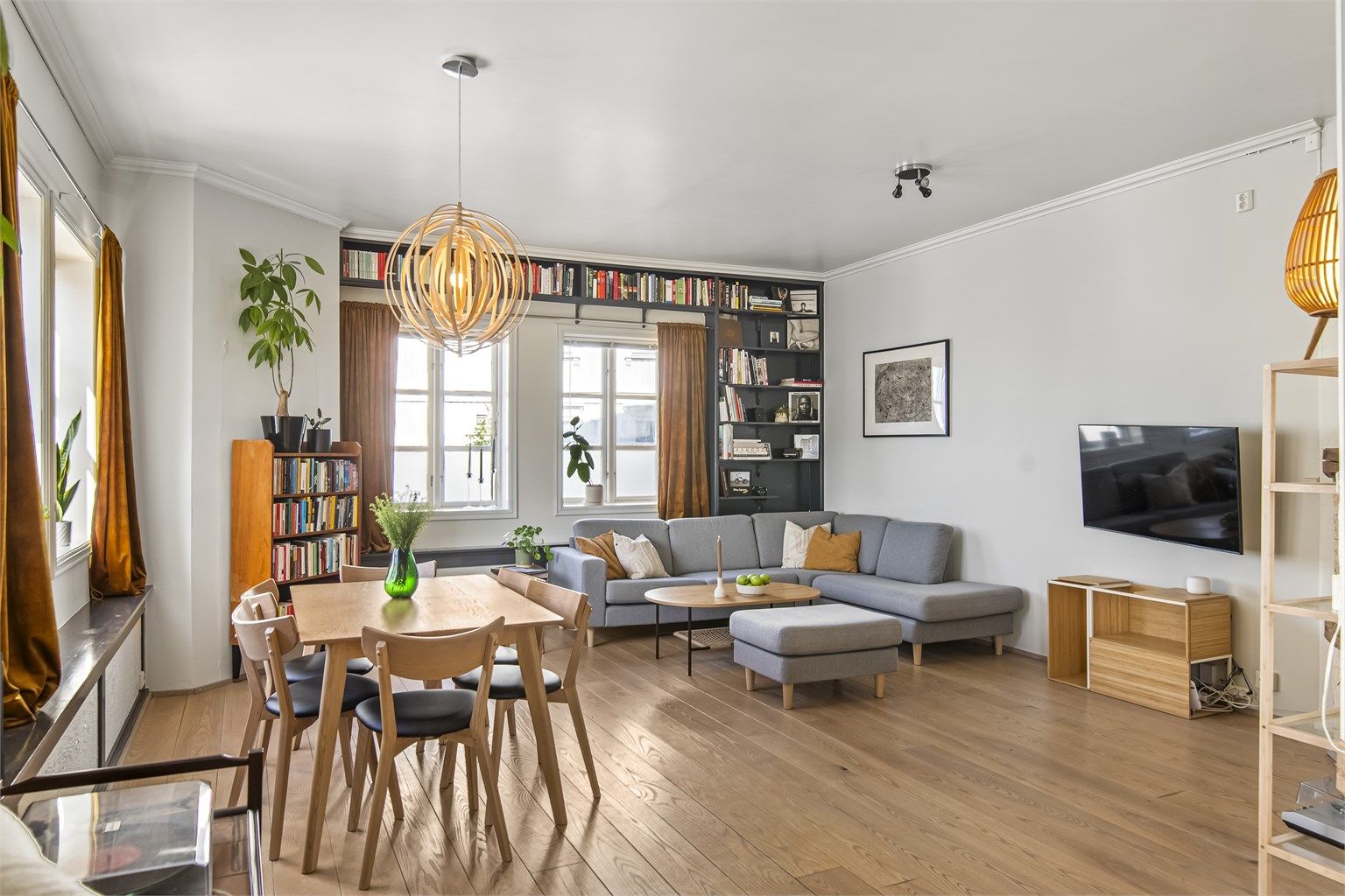 Luftig stue med gode lysforhold