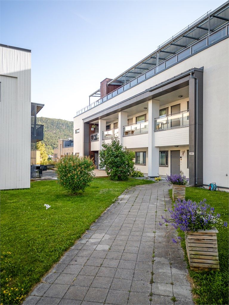 Leiligheten ligger i byggets 1. etasje med trappefri adkomst