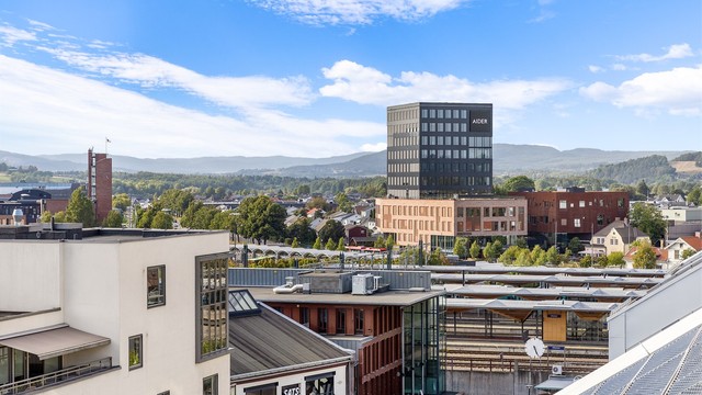 Kun få minutters gange til Lillestrøm stasjon, et knutepunkt for tog og buss.