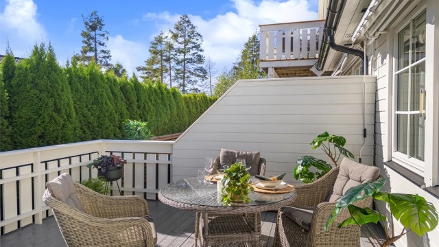 Montert markise for solskjerming på terrassen