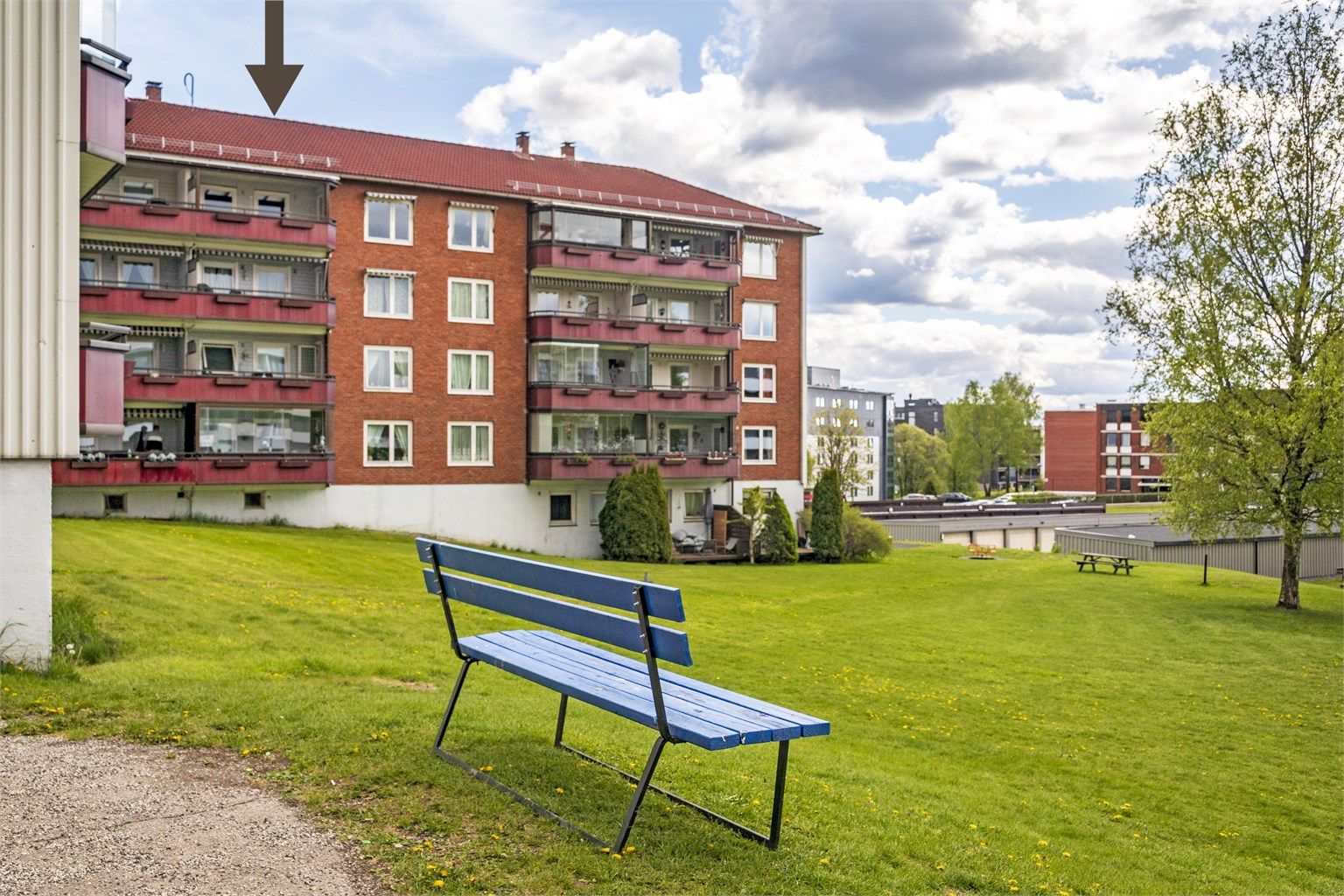 Leiligheten ligger høyt og fritt i byggets 4. etasje. Foto: Hanne Bruland/FotoHanne
