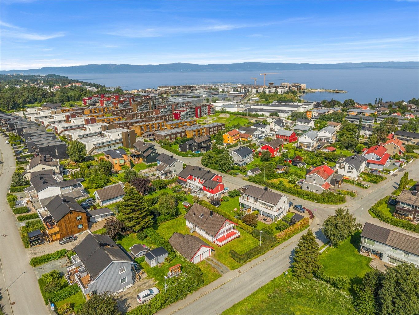 Er det behov for ytterligere servicefunksjoner når du enkelt Trondheim sentrum med bil eller buss. Metrobusstasjon ligger ca. 10 minutters gange unna hvor buss nr. 1 går direkte til sentrum hvert 10 minutt i rushtid. 
