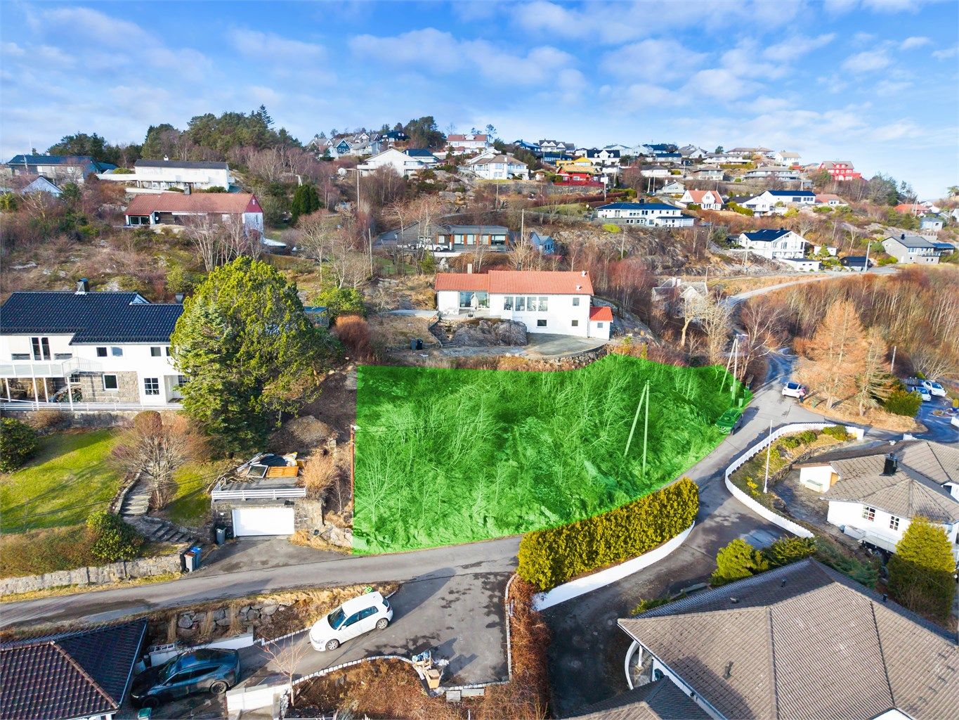 Tomten ligger i område avsatt til bebyggelse og anlegg i kommuneplanens arealdel fra 2018. Merket område viser ca. areal. 