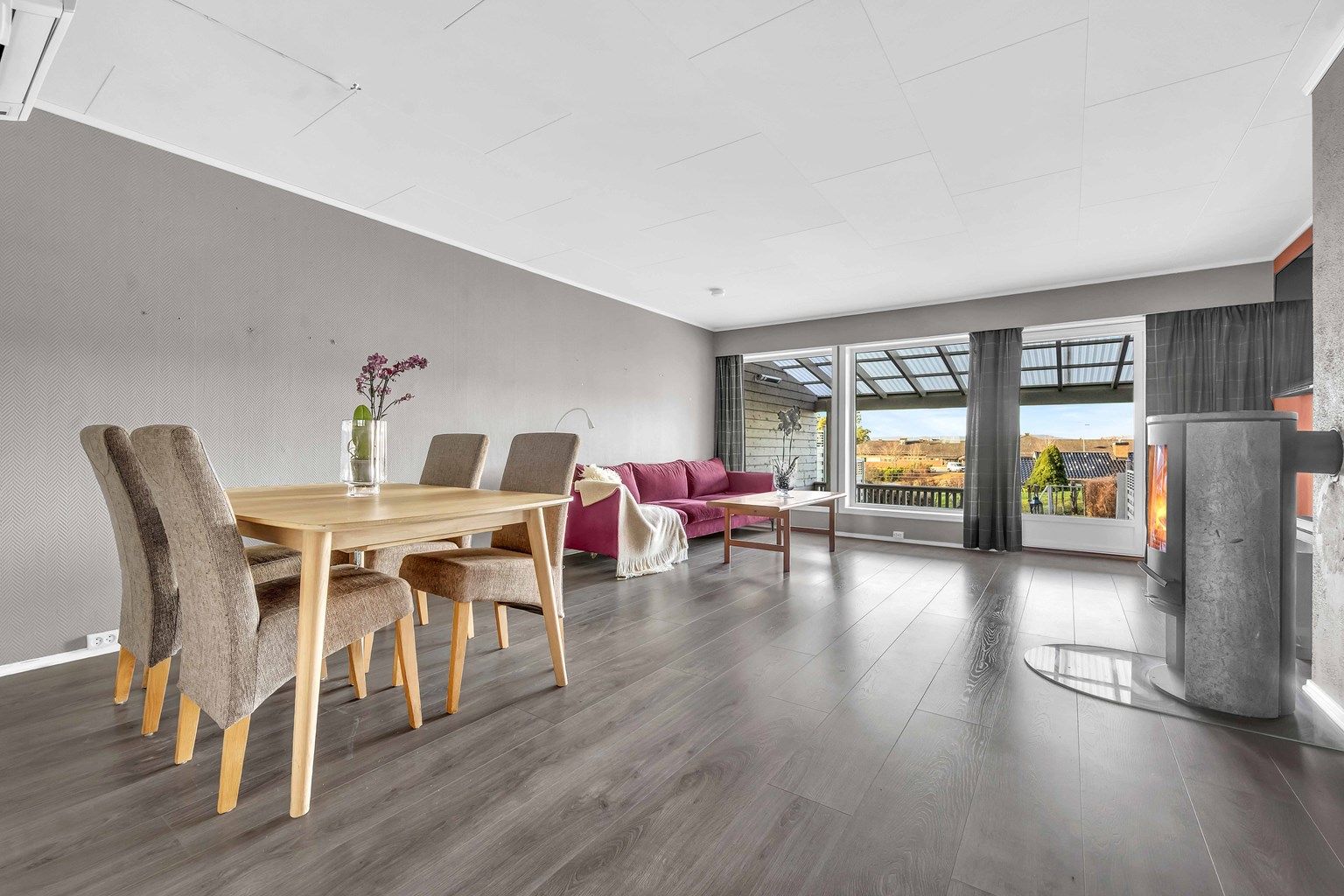 Gjennomgående fin standard, samt flotte lysforhold som gir en luftig atmosfære. 