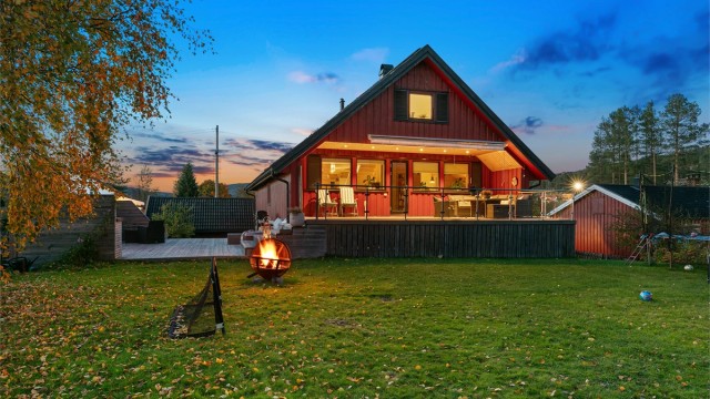 Eiendomsmegler Krogsveen v/Elisabeth Hanssen ønsker velkommen til Elgtråkket 3!