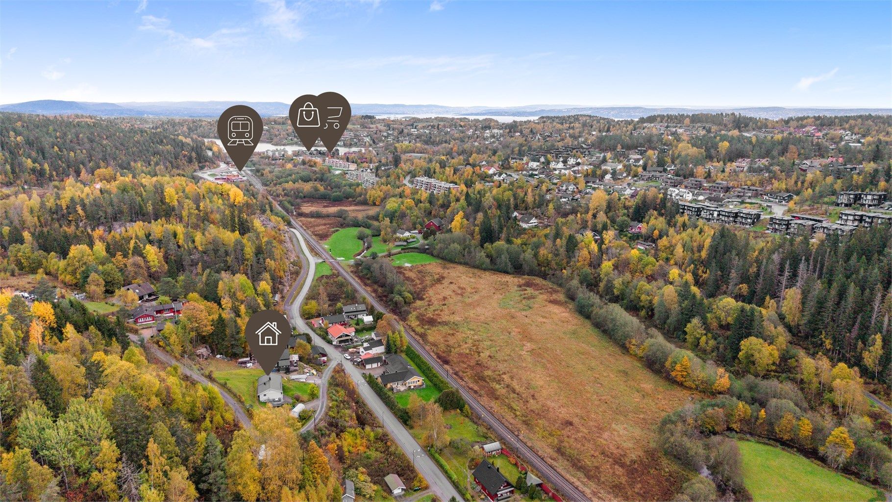 Heggedal sentrum er få minutter unna med bil, og ca. 20 minutter unna til fots. 