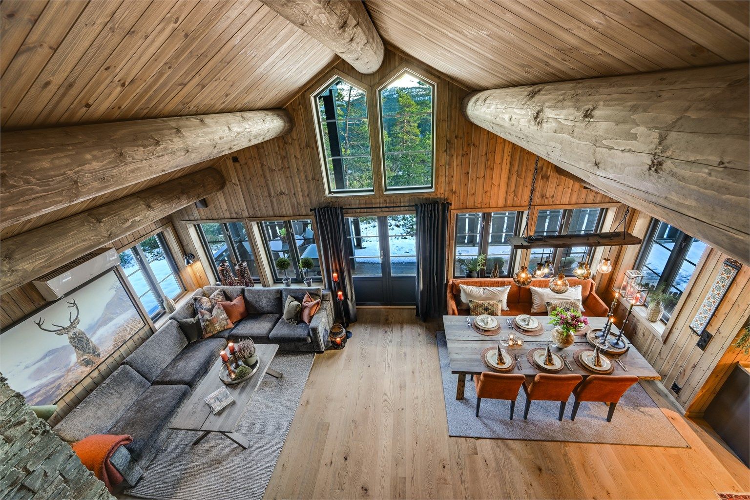 Hytta ble ferdigstilt i 2023 og fremstår som ny. Den er meget delikat og funksjonelt innredet med flere «soner».