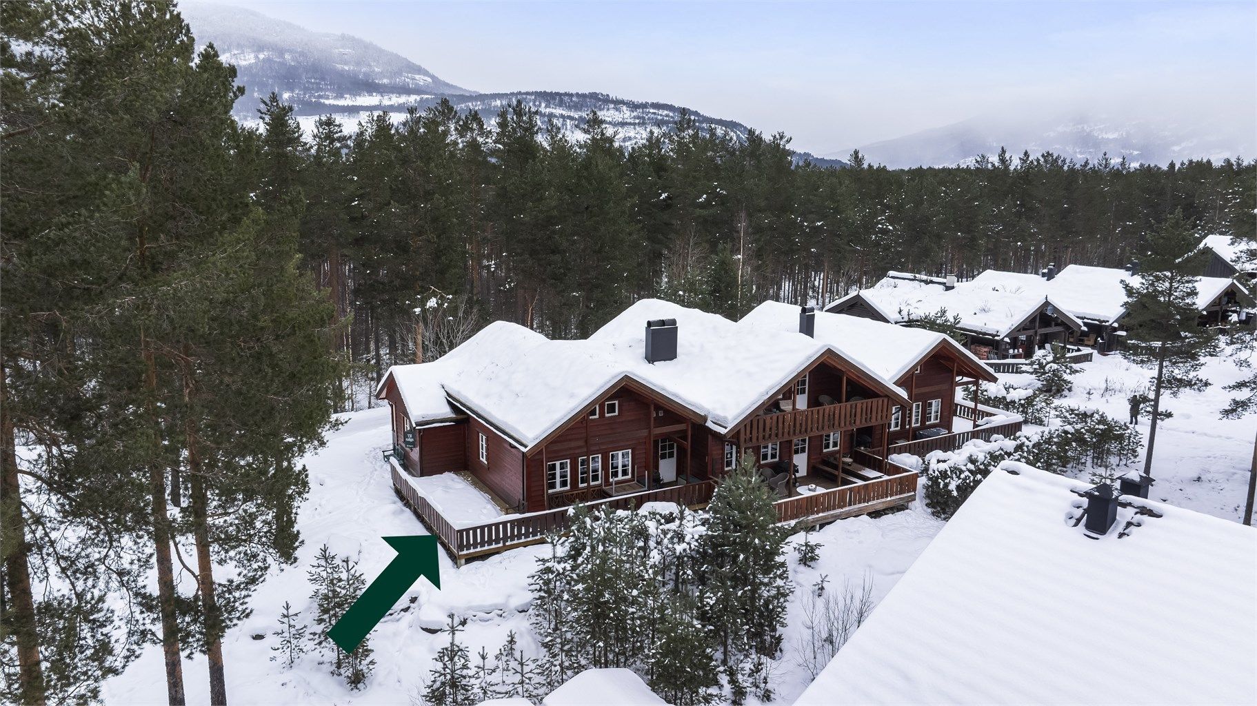 Krogsveen v/Vindum ønsker velkommen til Krodalvegen 13 - Ende i rekke på 3!