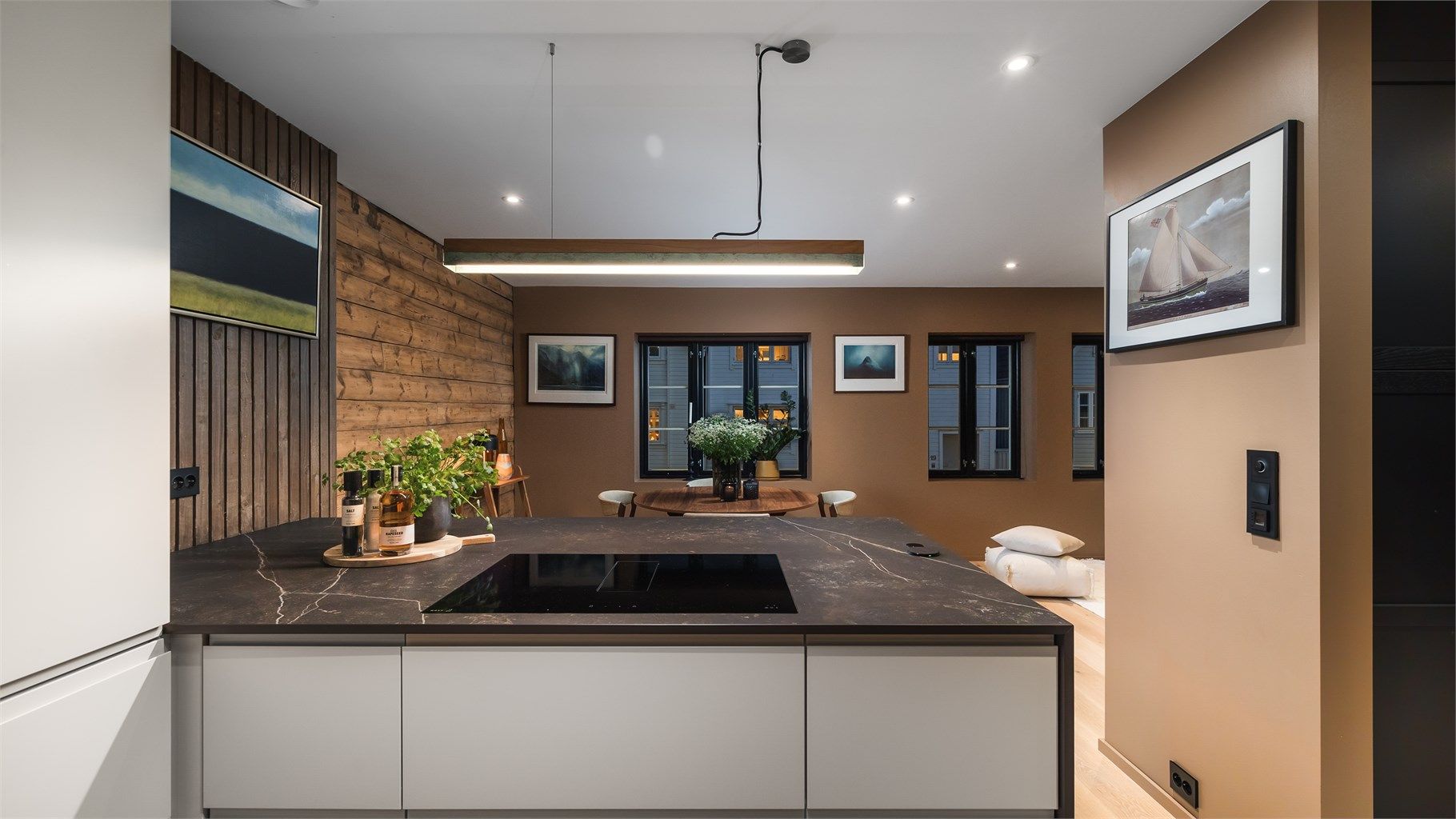 Kjøkkenet har også integrert ventilator fra Røroshetta som går direkte ut. 