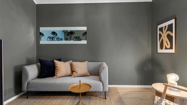 Etasjens soverom passer godt som gjesterom, barnerom eller kontor.