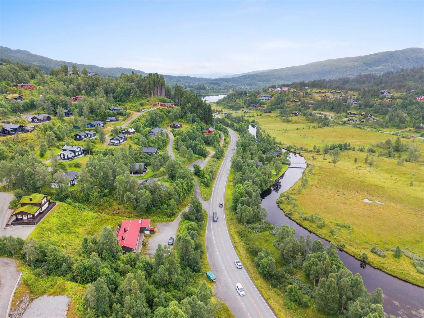 Utsikt mot øst og Langvotnevatnet.