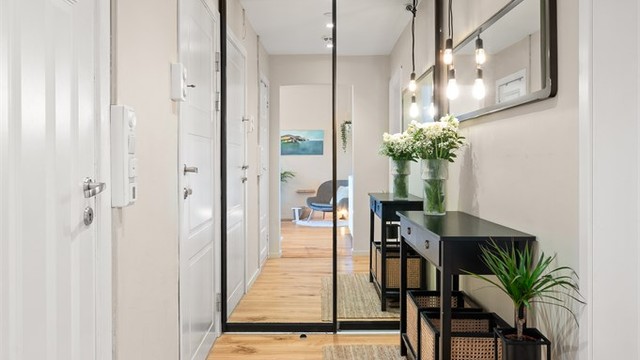 En lang entré gir gode muligheter for oppbevaring av yttertøy og sko.