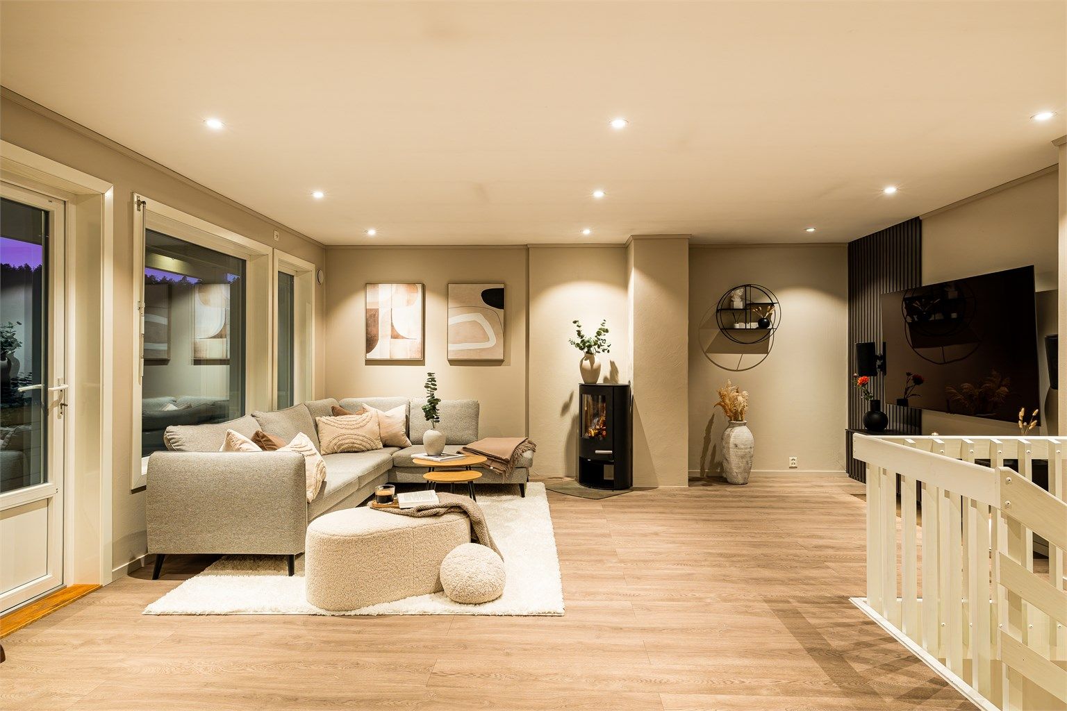 Boligen er delikat innredet med moderne fargevalg. Her kan du flytte rett inn.