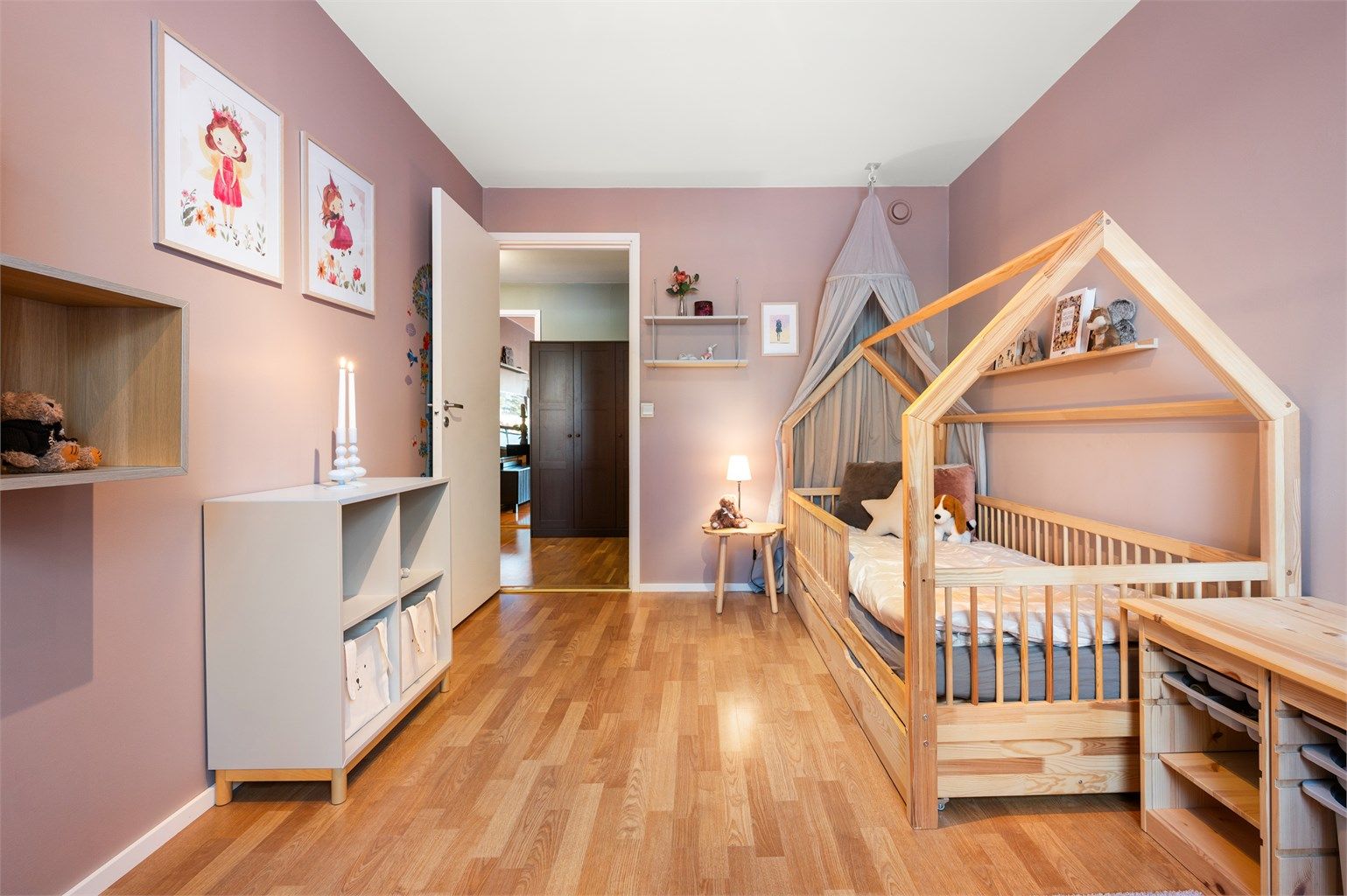 Et fleksibelt rom som egner seg godt som barnerom, gjesterom eller kontor.