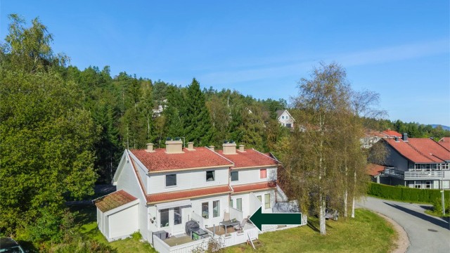 Krogsveen v/Christopher Sand ønsker velkommen til Grevlingstien 2C. Foto: Tor Harald Johannessen