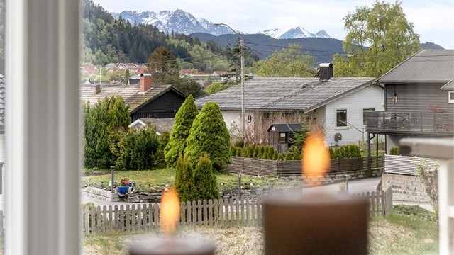 Utsikt mot naturskjønne omgivelser i Fremmerholen.