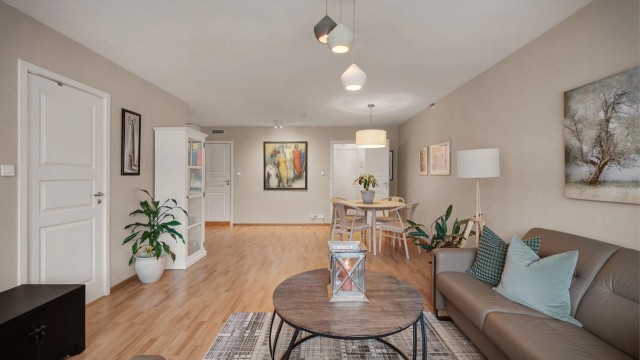 Stor og luftig stue med god planløsning som gjør det enkelt å innrede.