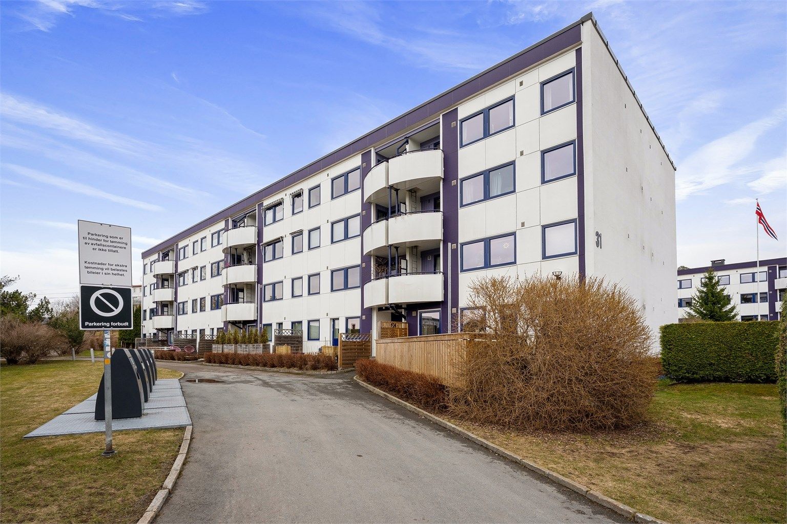 Adkomst til leiligheten via felles trappeoppgang.