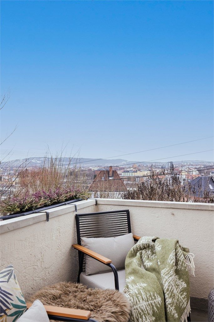 Nåværende eier opplyser om gode solforhold store deler av dagen. 