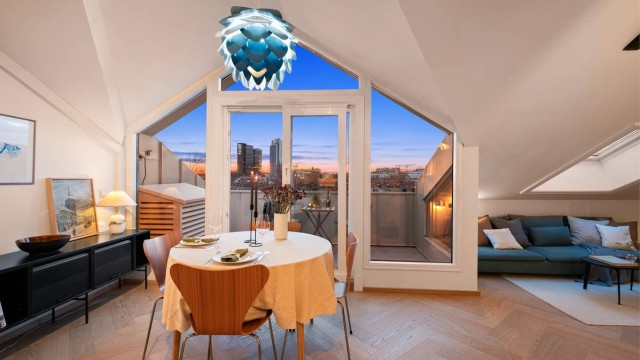 Tom Martinsen v/Krogsveen har gleden av å presentere en lekker, oppgradert toppleilighet!