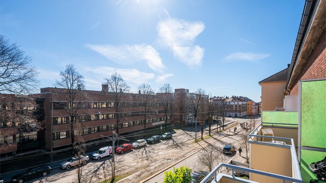 Her er det gode muligheter for å innrede med en koselig sitteplass der årets varme dager kan nytes.