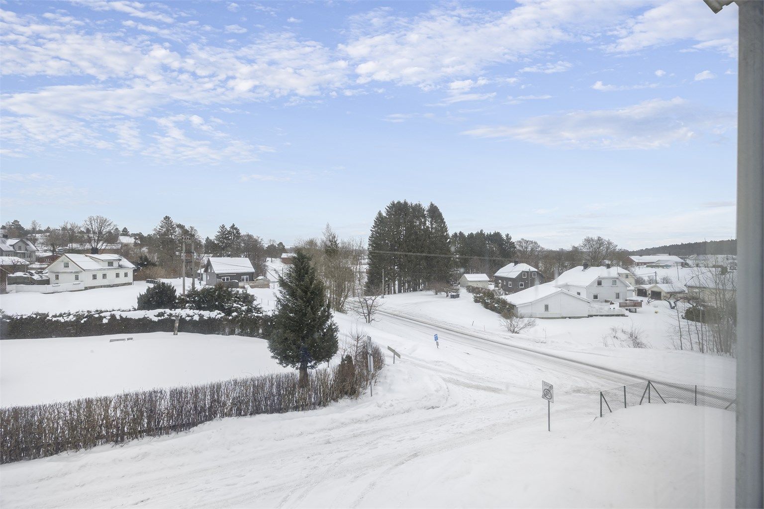 Fra eiendommen er det gangavstand til både Rykene skole, barnehage og Joker-butikken blant annet!