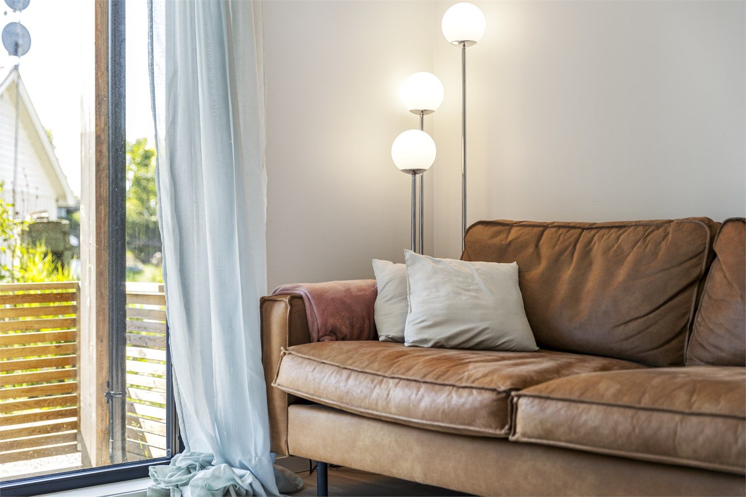 Vinduene har 3-lags glass som sikrer god isolasjon og komfort.