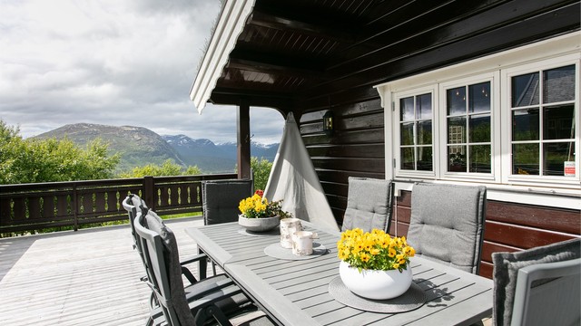 Her kan man nyte utsikten over fjellheimen i naturskjønne omgivelser.