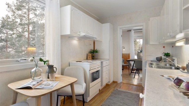 Fin spiseplass, men utsikt retning marka med fine turmuligheter