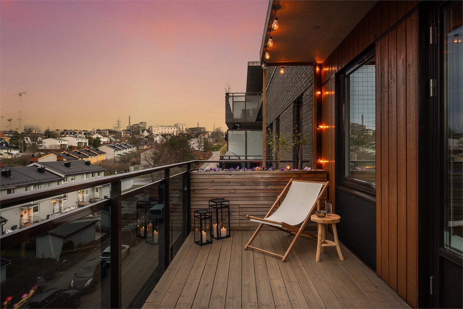 Sindre Nyhus v/ Krogsveen Løren viser denne flotte 3-roms toppetasjen, i områdets kanskje flotteste sameie!