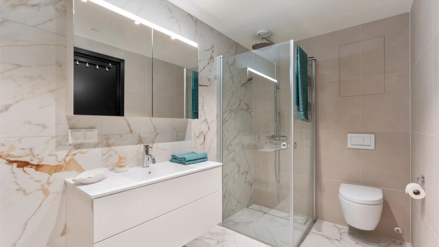 Lekkert baderom mellom de to soverommene