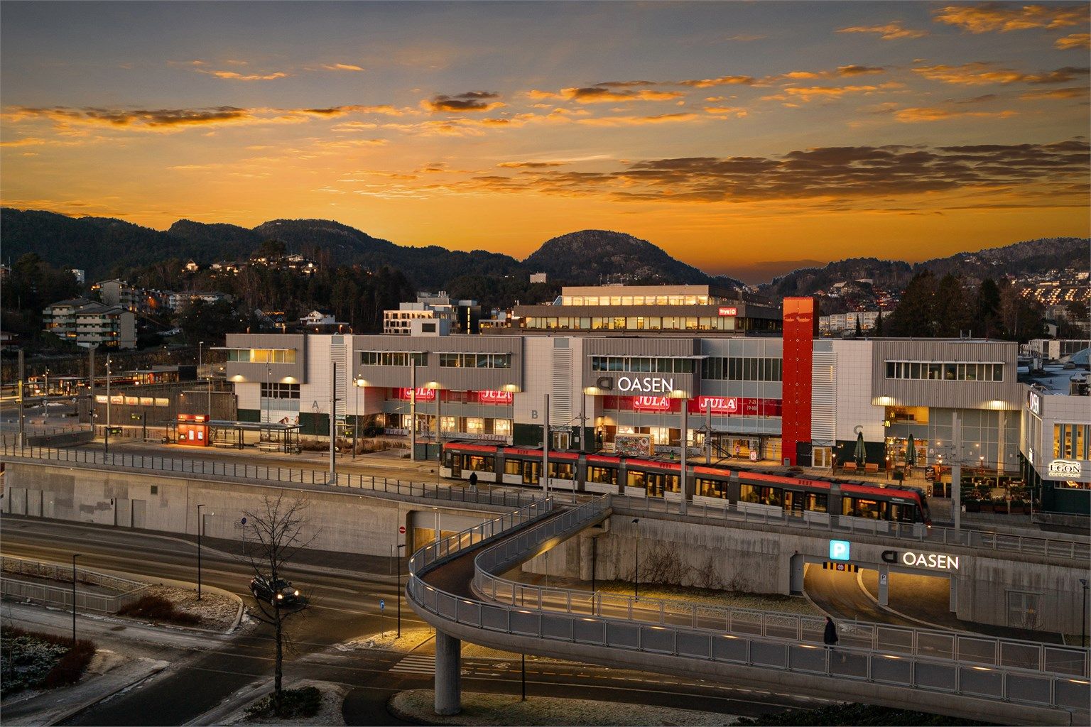 - Gangavstand til Oasen hvor du finner bybanen m.m. -