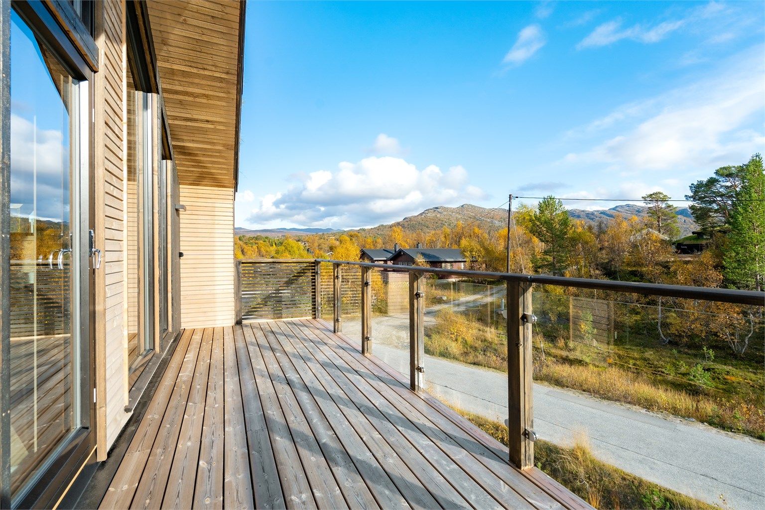 Gode solforhold og flott utsikt. Her mot Hartevassnutane.