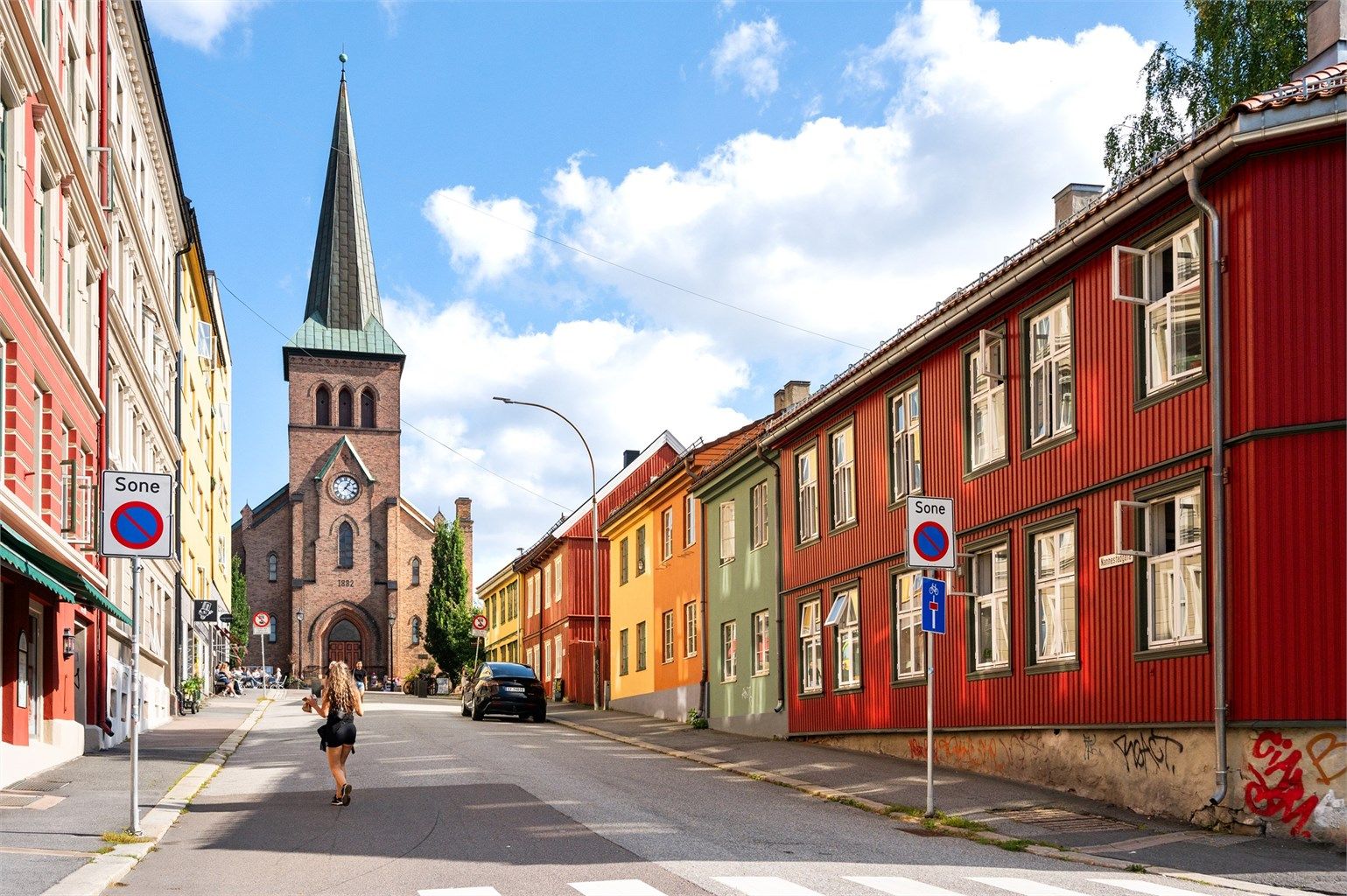Området har en fin blanding av velholdte bygårder, eldre trehusbebyggelse og flotte teglsteinsgårder.