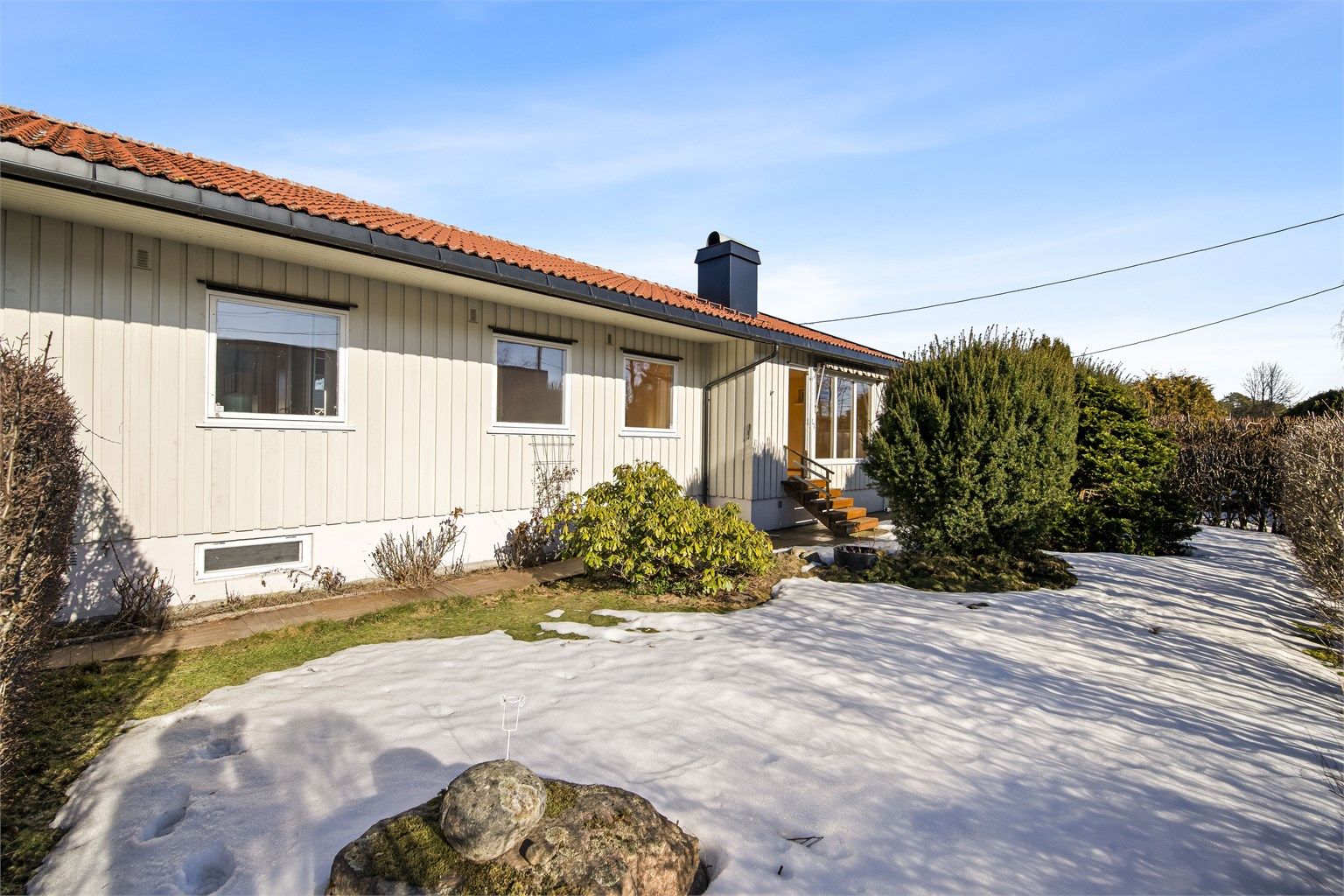 Like i nærheten finner du vakre Bugårdsparken, et grønt og levende samlingspunkt for både store og små. Her kan du nyte den opplyste tur- og joggeløypen rundt Bugårdsdammen året rundt, perfekt for både rolige kveldsturer og aktive treningsøkter