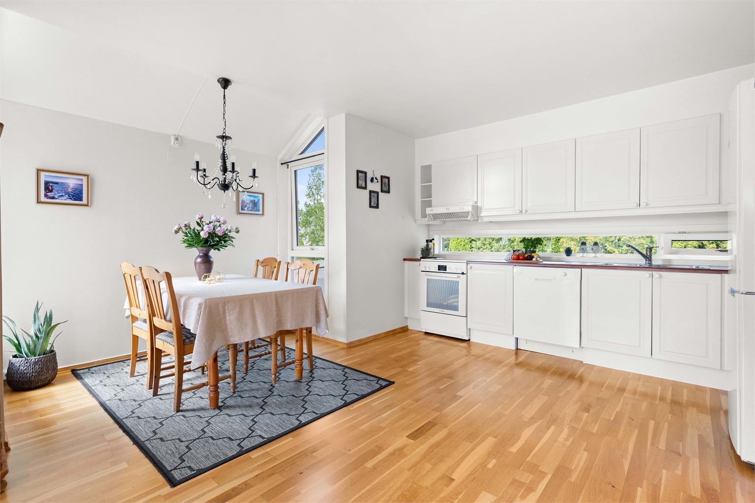 Eiendomsmegler Krogsveen v.Marcus Grundy har gleden av å presentere Hagaskogvegen 13D!