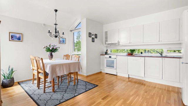 Eiendomsmegler Krogsveen v.Marcus Grundy har gleden av å presentere Hagaskogvegen 13D!