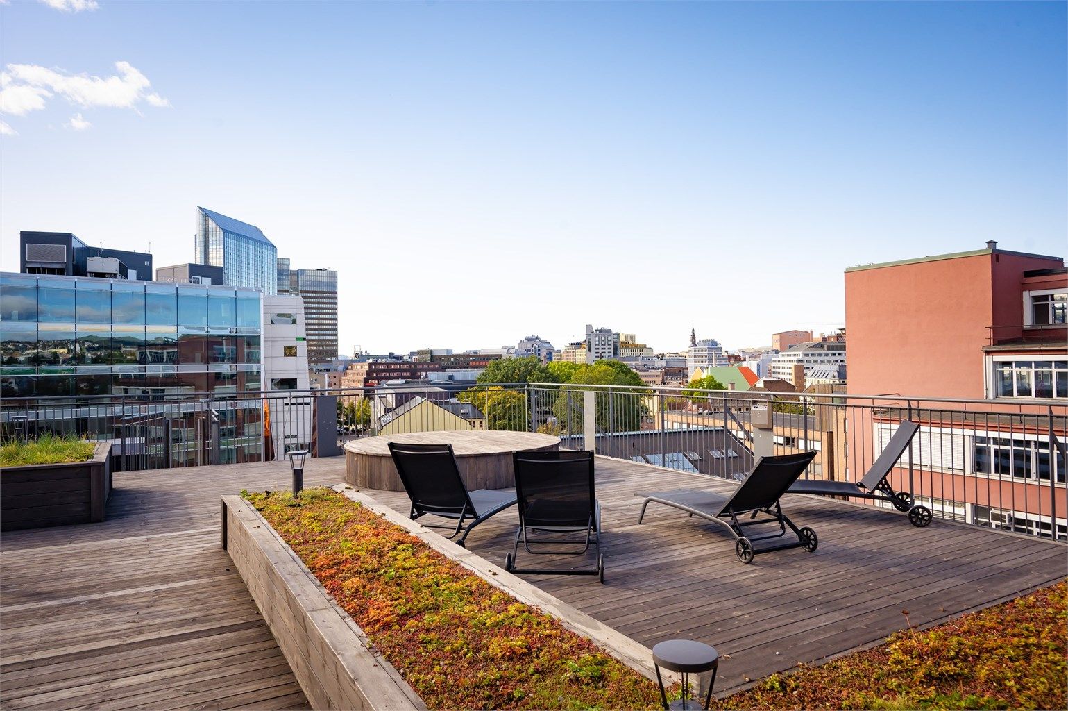 Borettslaget har en av Oslos største takterrasser på hele 700 kvm, med 360 graders panoramautsikt over Oslo og ypperlige solforhold.