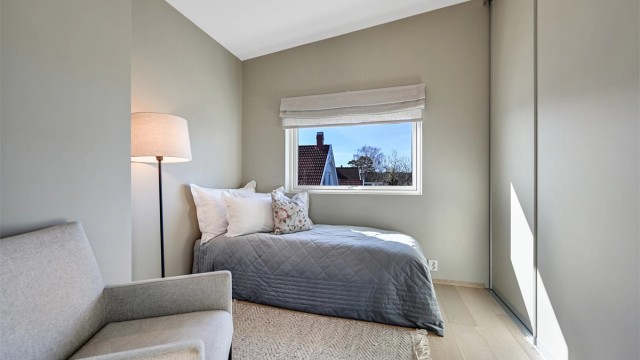 Alle soverommene har parkett på gulv og 3-lags glass i vinduene.