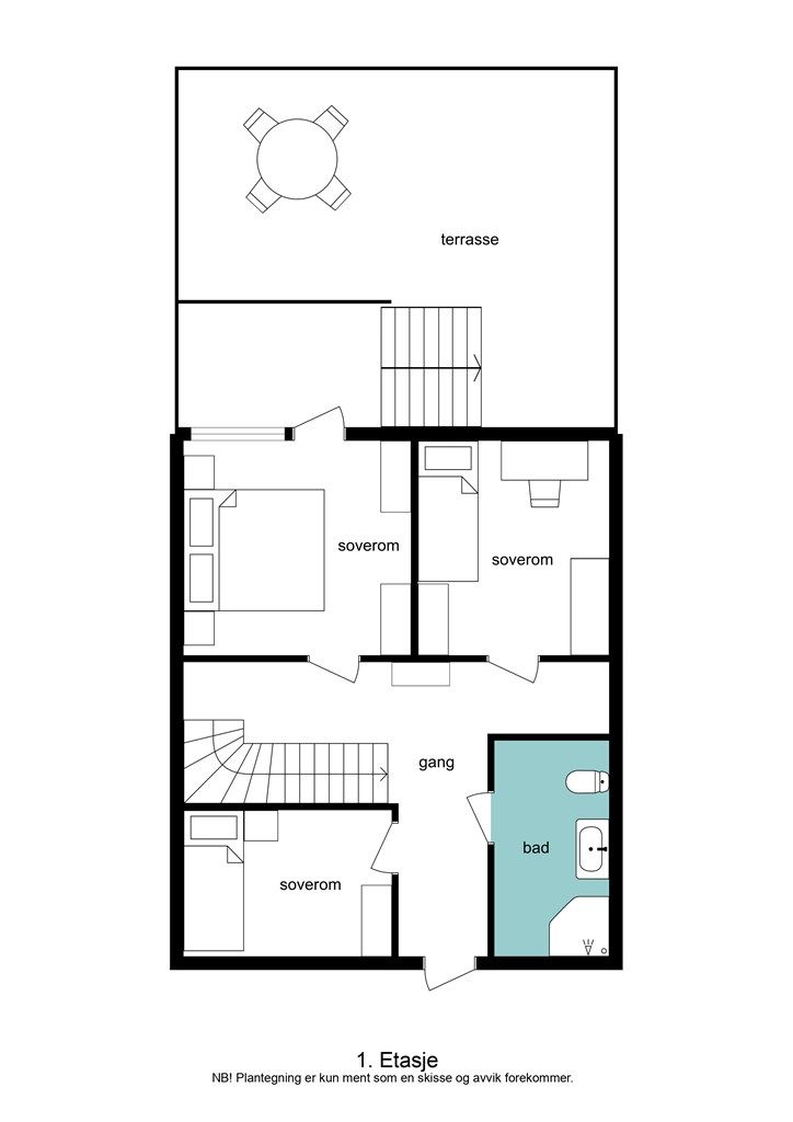 Første etasje rommer entré, tre soverom og et bad. En praktisk og adskilt soveavdeling.