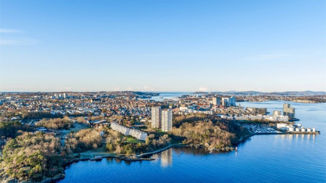 Oversiktsbilde, med Rosenli i forkant.